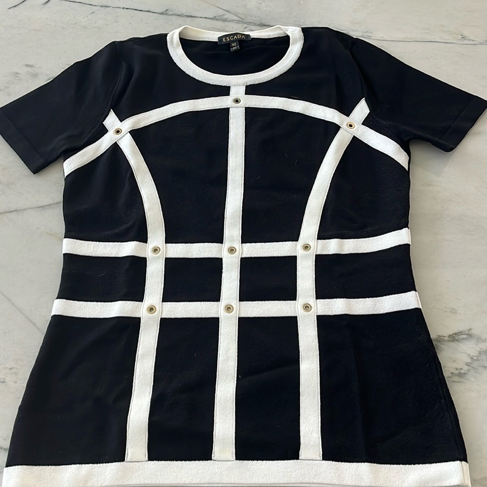 Escada short sleeve knit shirt